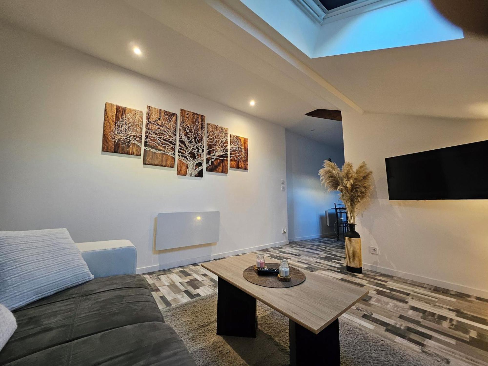 Joli Appartement Mansarde Decize Exterior foto